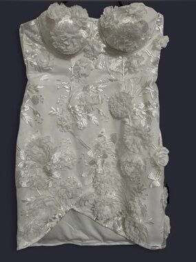 Lulu's White Floral Appliqué Strapless Dress